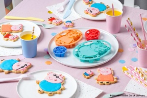 Set de forme pentru biscuiti Dr. Oetker Peppa Wutz 4 piese, usor de utilizat, din material rezistent - Img 3