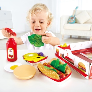 Set de joaca Hape Fastfood cu hamburger hotdog si accesorii pentru copii - Img 4