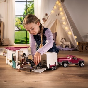 Set de Joaca Schleich Horse Club - Vizita la Veterinar, 61 Piese, pentru Copii de la 5 Ani - Img 3