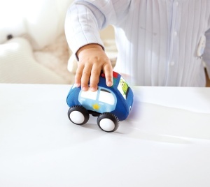 Set de Masinute Plush Hape cu Motor de Retur - 4 Vehicule cu Sac de Depozitare si Covor de Joaca - Img 5