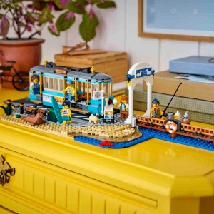 Set LEGO City Tramvai Clasic de Plaja 60506 cu 693 Piese, 5 Figurine - Img 2