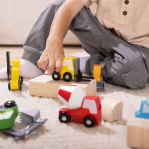 Set vehicule de constructii din lemn Melissa Doug, 7 piese, multicolor - Img 6