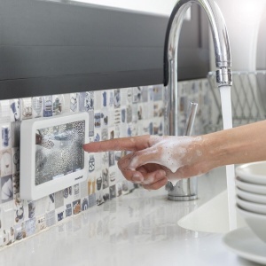 Suport de perete pentru smartphone InnovaGoods Cashower, impermeabil, alb sau gri - Img 8