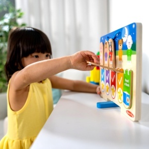 Tabla rutinei zilnice pentru copii Melissa Doug, din lemn, cu 10 activitati, 3-6 ani - Img 7