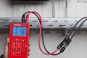 Tester instalatii fotovoltaice Benning PV 1-1 cu afisaj clar si USB - Img 5