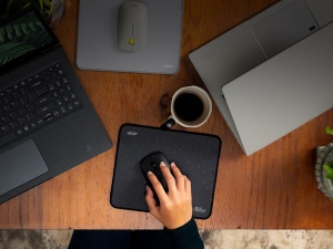 Acer Vero Mouse AMR020 - Mouse fara fir (mouse fara fir de 2,4 GHz, 1200 DPI, management inteligent al energiei, mouse ergonomic pentru mana dreapta si stanga, rotita silentioasa a mouse-ului, 30% continut de plastic PCR) negru - Img 6