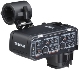 Adaptor microfon Tascam CA-XLR2D-C pentru camere, 2 canale, XLRTRS