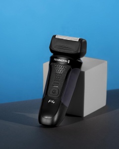 Aparat de ras electric Remington [Aparat de ras umed si uscat | 100% rezistent la apa] Aparat de ras cu folie F4 (aparat de tuns detalii confort + atasament/capac pentru coafator de barba de 3 zile) F4002 - Img 2