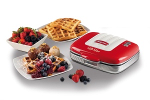Ariete Waffle Maker Party Time 1973, placa de vafe cu acoperire antiaderenta, infasurator de cablu, blocare de siguranta si indicator luminos de alimentare, 700 W, rosu - Img 2