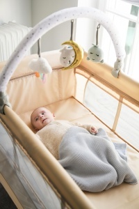 Baldachin pentru copii Momi Baby-Bogen Zizi cu 3 jucarii senzoriale, montare usoara - Img 7