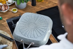 BALLARINI Salina Tigaie gratar, 28 cm, patrata, cu gura de scurgere, acoperire antiaderenta, potrivita pentru toate tipurile de sobe - Img 3