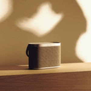 Boxa portabila Bang Olufsen Beosound A5, 360 sunet, design elegant din lemn - Img 7