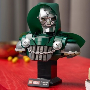 Busta LEGO Marvel Doctor Doom 76345, 1403 piese, cu minifigurina, decorativa - Img 7