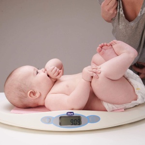Cantar digital pentru bebelusi Chicco pentru nou-nascuti si bebelusi de la 30 g pana la 20 kg, insoteste cresterea bebelusului tau, cantar electronic pentru bebelusi cu afisaj LCD si functie de tara, stocheaza ultima greutate - Img 4