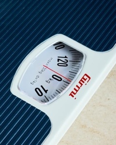 Cantar mecanic Girmi BP02 130 kg afisaj analog suprafata antiderapanta design vintage albastru - Img 4