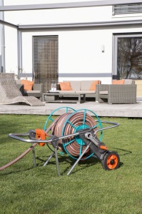 Carucior pentru furtun GARDENA Metall Schlauchwagen 100, capacitate 100 m, stabil si usor de manevrat - Img 5