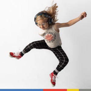 Casti fara fir Skullcandy Grom durata de viata a bateriei de 45 de ore limita de volum compatibile cu dispozitive iPhone Android si Bluetooth - Negru - Img 5