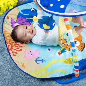 Covor de joaca Bright Starts Disney Baby cu tematica Finding Nemo, 20 melodii, cu jucarii - Img 2