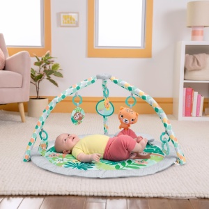 Covor de joaca pentru bebelusi Bright Starts Wild Regenwald design jungla, 7 jucarii incluse - Img 2