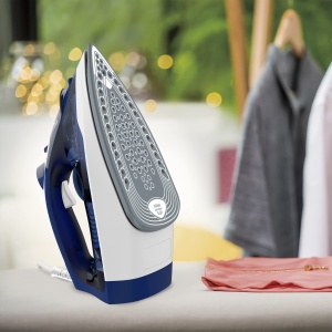 Fier de calcat cu abur Tefal Express, 2400 wati, explozie de abur: 180 g/min., capacitate de 270 ml, incalzire rapida si calcare eficienta, talpa ceramica, opritor de picurare, albastru, FV2838 - Img 5