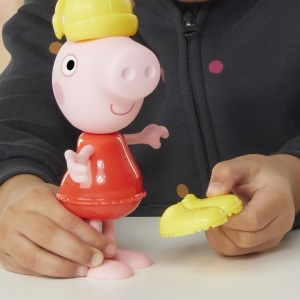 Figurina de joc Peppa Wutz cu 6 accesorii, 15 cm, pentru copii - Img 3