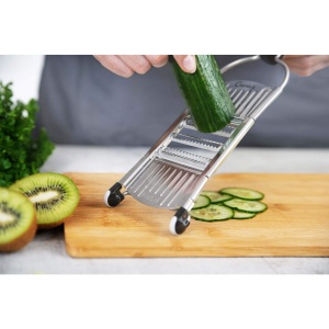 Genius Nicer Dicer Speed Deluxe Set 13 piese Feliator manual V-Slicer - Feliator manual reglabil cu lama in V din otel inoxidabil - Feliator de legume Feliator de legume cu taietor de juliene, argintiu - Img 3