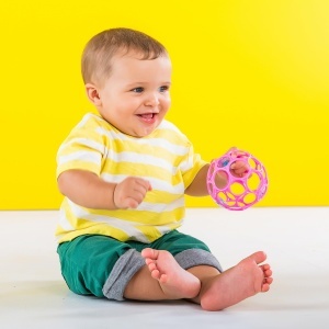 Jucarie interactiva Bright Starts Oball Rattle Pink design flexibil si usor de prins pentru copii de toate varstele - Img 2