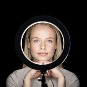Lampa LED pentru Selfie KODAK cu Stativ, 1600 Lumen, Reglare Intensitate si Temperatura Culoare - Img 2