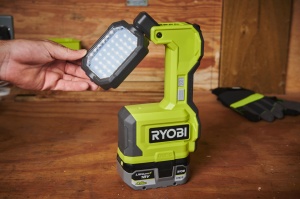 Lampa LED portabila RYOBI RMTL18-0, 1500 Lumen, cu cap rotativ si USB - Img 4