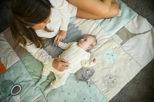 Momi Patchwork Sensorial VOLPI pentru Bebelusi si Copii 120x160 cm Pliabila cu Jucarii Integrate - Img 14