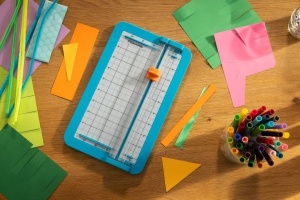 Papierschneider Fiskars pentru copii, sigur si usor de utilizat, pentru taiere precisa - Img 8