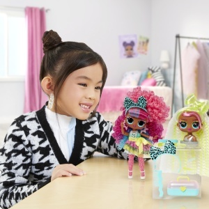 Papusa L.O.L. Surprise Tweens Curls-2-Crimps Cora cu 20 surprize, accesorii si stilizare - Img 2