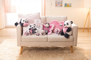 Perna pufoasa NICI Love Panda 43x25cm - alba, cadou ideal pentru copii si adulti - Img 4