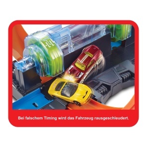 Pista de curse Hot Wheels Korkenzieher FTB65 cu 3 loopings si 3 zone de crash - Img 5