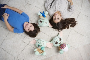 Plush Grogu cu Macaroon 25 cm Disney Star Wars, material moale, design detaliat - Img 4