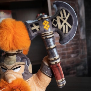 Plush Warhammer Fyreslayer TOMY, Figurina Duardin, Axa de Foc, 30 cm - Img 8