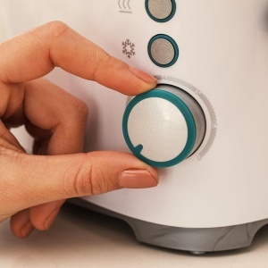 Prajitor de paine vertical Cecotec Toast & Button Double W, 650W, Slot dublu lat pentru 2 paine prajite, Curatare usoara, Oprire automata si functie pop-up, Inclusiv clesti de indepartare, Tava pentru firimituri - Img 7