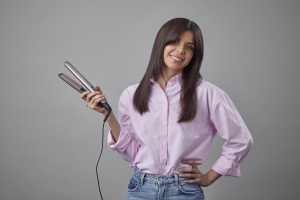 Remington Straightener [acoperire de inalta calitate] Keratina (acoperire ceramica imbogatita cu keratina si ulei de migdale) Afisaj LCD, 10 setari de temperatura 150-230degC, placa de indreptat parul S8540, negru, 110 mm - Img 4