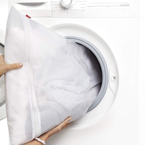 Sac protectie haine Rayen 55x80 cm cu fermoar pentru masina de spalat si uscator - Img 2