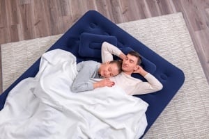 Saltea gonflabila Bestway 203 x 152 x 22 cm cu pompa manuala si perne incluse - Img 8