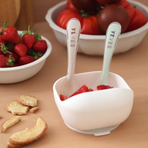 Set 2 linguri silicon pentru bebelusi BEABA varsta 8 luni cu husa de transport gri si verde salvie - Img 3