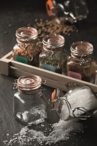 Set 6 Borcane pentru Condimente Kilner, 70 ml, Cu Capac din Inox, Suport din Lemn - Img 8