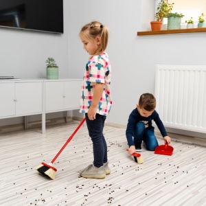 Set de Curatenie pentru Copii Theo Klein 6304, 3 Piese, Negru-Alb, 61.5 cm - Img 2
