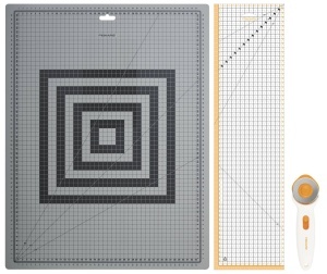Set de cusut Fiskars cu cutter rotativ de 45 mm, mat de taiere A2 si rigla