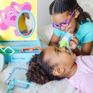 Set de joaca din lemn Melissa Doug Blues Clues pentru copii 3 ani, accesorii oftalmologice - Img 8