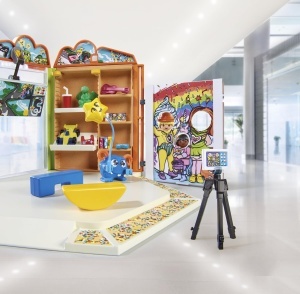 Set de Joaca PLAYMOBIL MyLife 71536 - Magazin de Jucarii cu Zona de Gaming si Fotowall - Img 6
