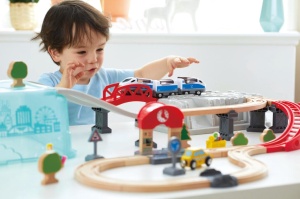 Set de joc Hape Railway World cu cutie de depozitare, 48 de piese, timp de 3 ani - Img 5