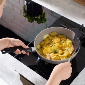Set de tigai Fissler Ceratal Comfort 2 bucati tigaie din aluminiu tigaie ceramica acoperita cu ceramica 2428 cm antiaderenta - inductie gri - Img 8