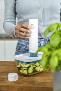 Set de vacuumare alimente ZWILLING Fresh Save, 7 piese, pompa wireless, recipiente sticla, pungi reutilizabile - Img 6