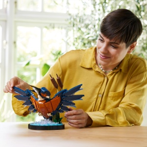 Set LEGO Icons Eisvogel 10331, 834 piese, decoratiune birou si living - Img 8